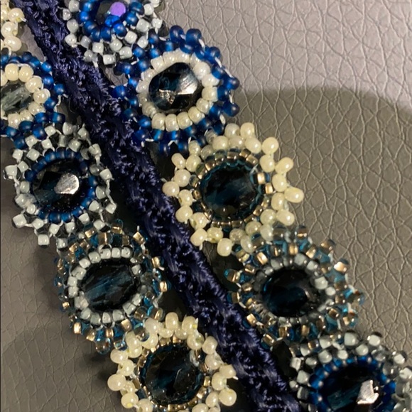 Hand beaded bracelet in blues and whites - Picture 6 of 8